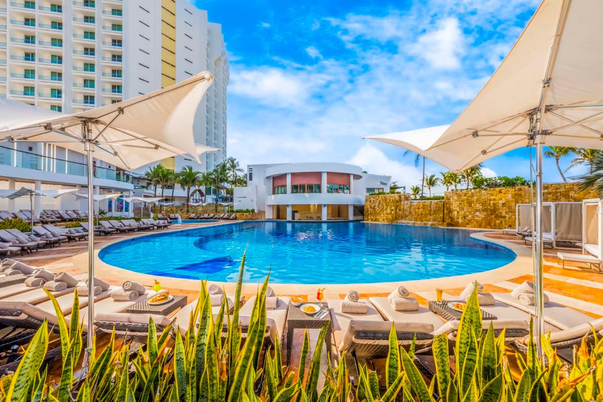 Krystal Grand® Cancún All Inclusive Krystal Grand® Cancún All Inclusive