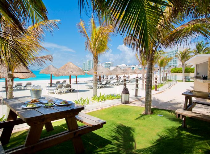 The Beach Bar & Grill Krystal Grand® Cancún All Inclusive The Beach Bar & Grill Krystal Grand® Cancún All Inclusive