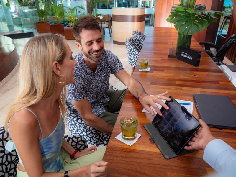 Refrescante bienvenida  Krystal Grand® Cancún All Inclusive Refrescante bienvenida  Krystal Grand® Cancún All Inclusive