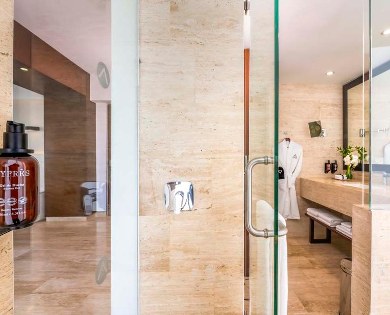 Altitude® Corner Suite Partial Ocean View Krystal Grand® Cancún All Inclusive Altitude® Corner Suite Partial Ocean View Krystal Grand® Cancún All Inclusive