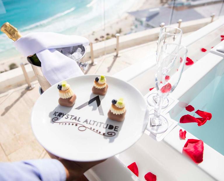 Altitude® Master Suite Krystal Grand® Cancún All Inclusive Altitude® Master Suite Krystal Grand® Cancún All Inclusive