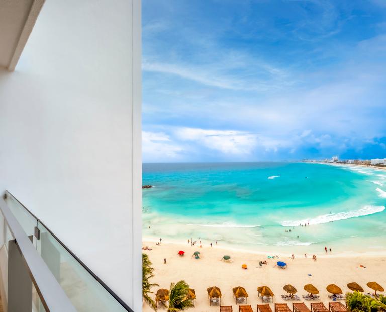 Deluxe Ocean Front Krystal Grand® Cancún All Inclusive Deluxe Ocean Front Krystal Grand® Cancún All Inclusive