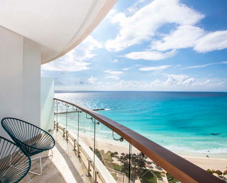 Altitude® Corner Suite Ocean Front Krystal Grand® Cancún All Inclusive Altitude® Corner Suite Ocean Front Krystal Grand® Cancún All Inclusive